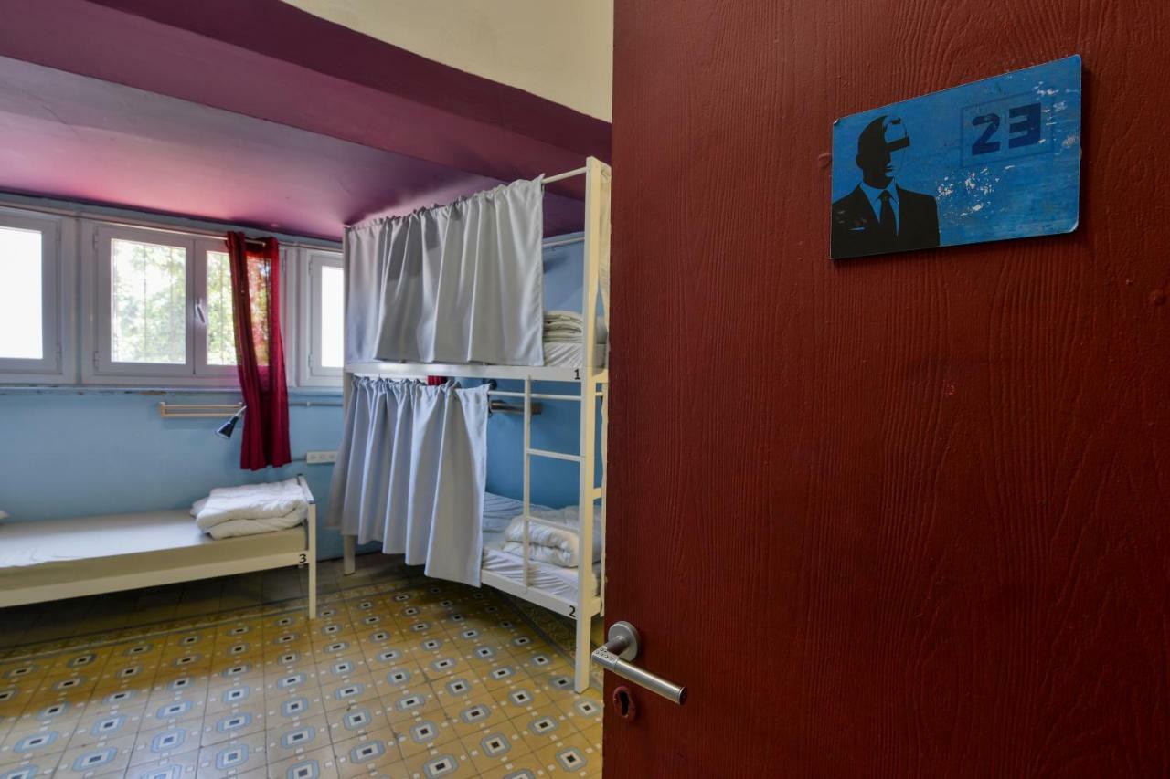 Roger's Hostel *